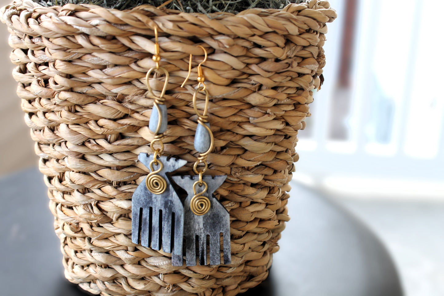 Tribal Aro Comb Gray Earrings