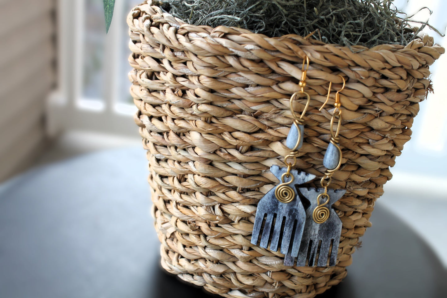 Tribal Aro Comb Gray Earrings