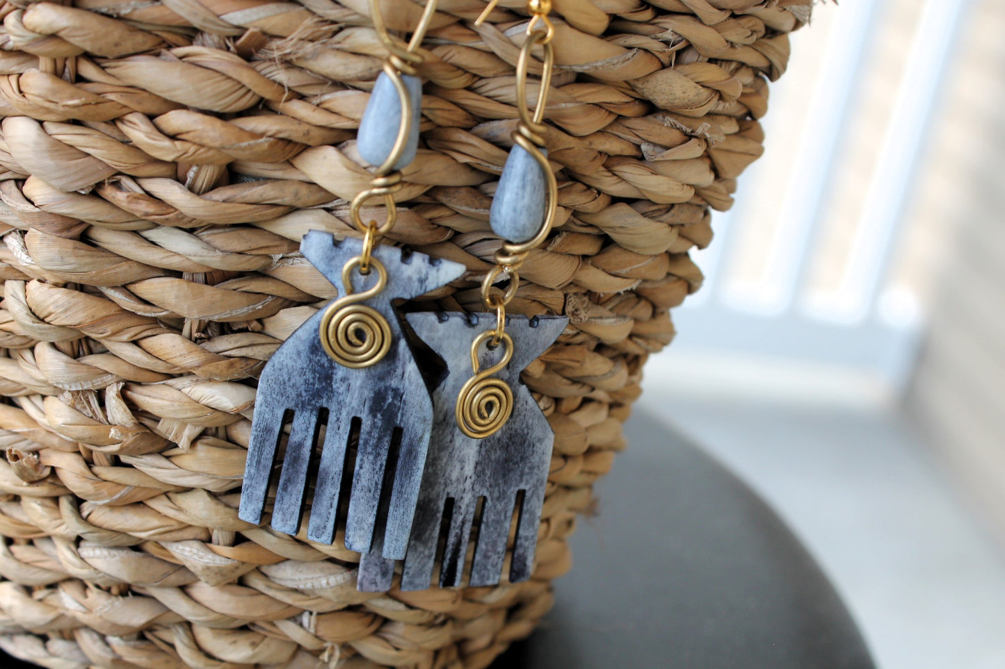 Tribal Aro Comb Gray Earrings